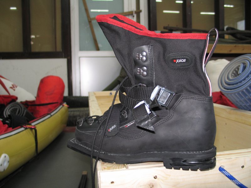 Skiing boot by Jalas was examined carefully. Excellent work.