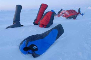 A day of rest. The only figures to be seen outside: seven sinister Marmot sleeping bags taking the air.